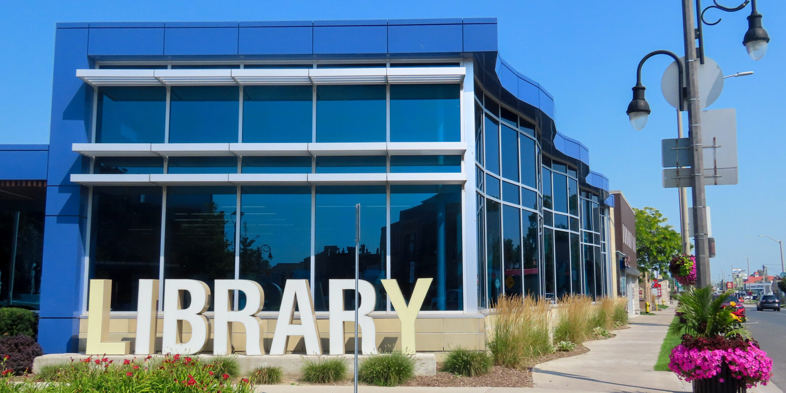 Leamington Library Front The Leamington Library, managed by the Essex County Library organization and supported by Connecting Windsor-Essex.